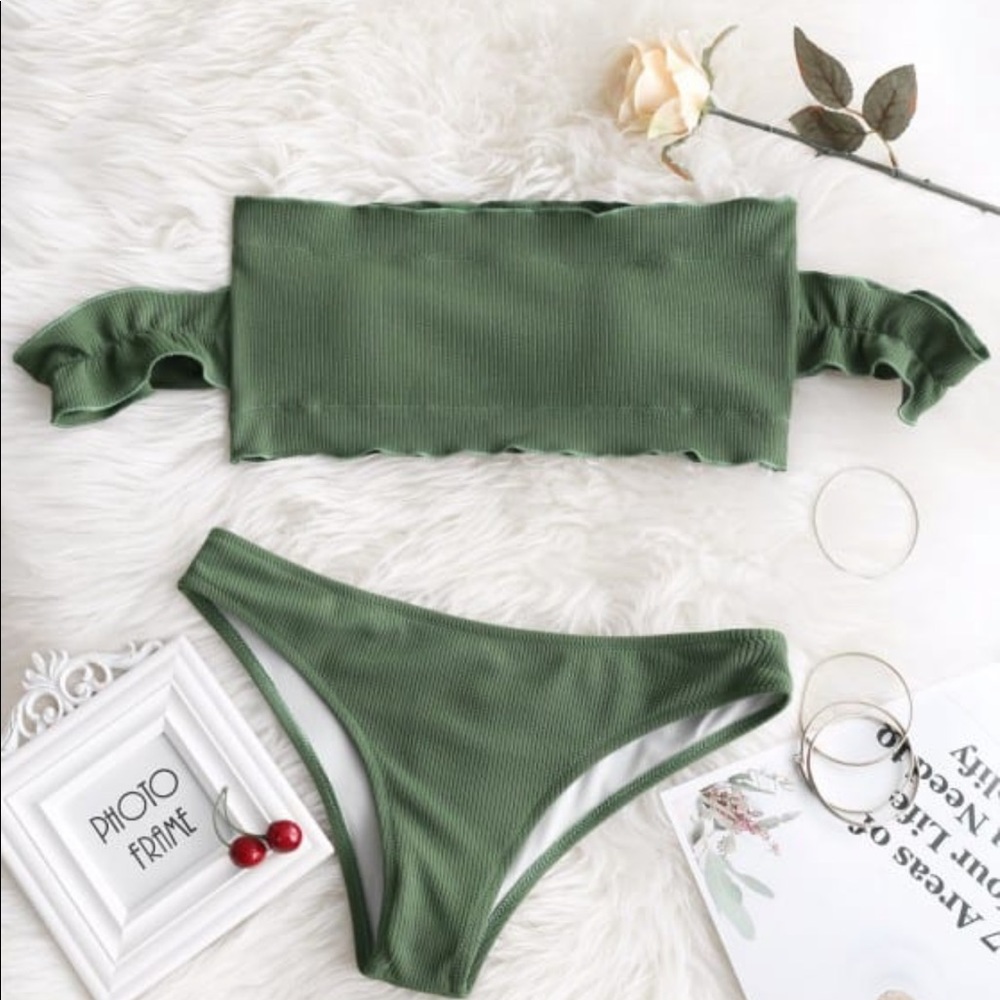 Off shoulder Ruffles Ribbed two piece bikini